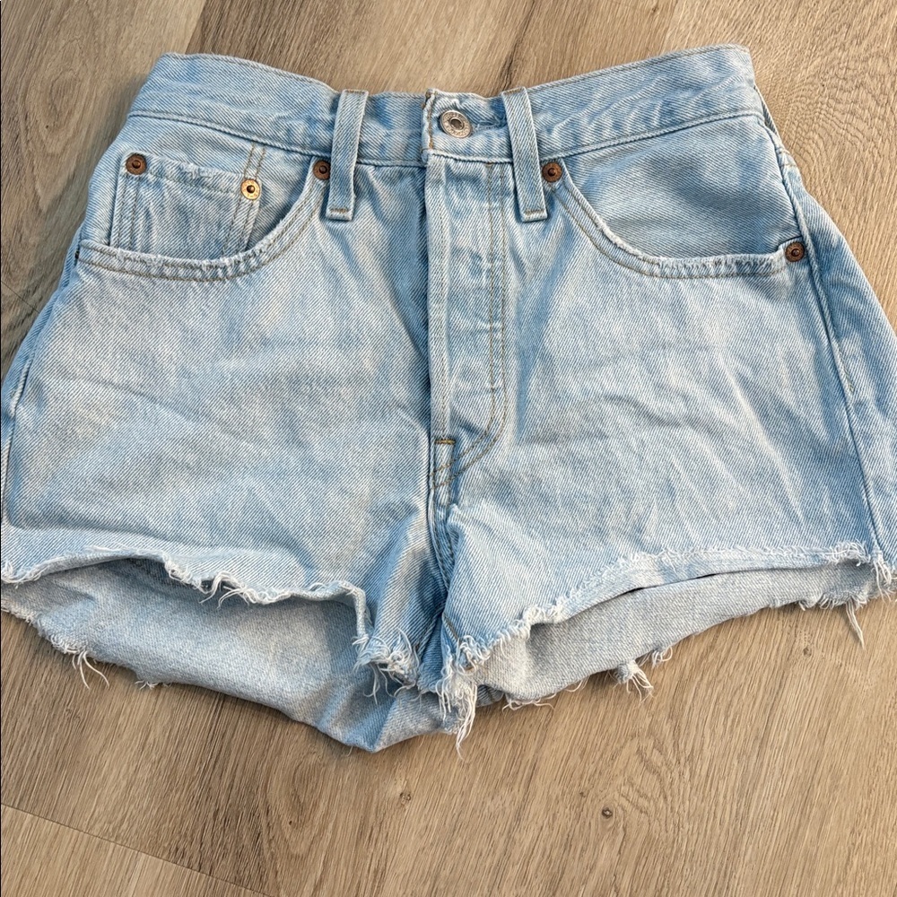 LEVI’S 501 light wash denim shorts size 24 blue raw hem button fly high rise - Picture 3 of 9
